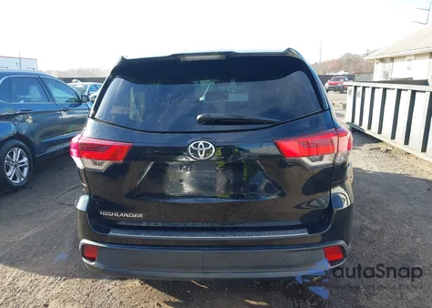 2018 Toyota Highlander Le z USA, uszkodzony, nr VIN 5TDBZRFH9JS844990